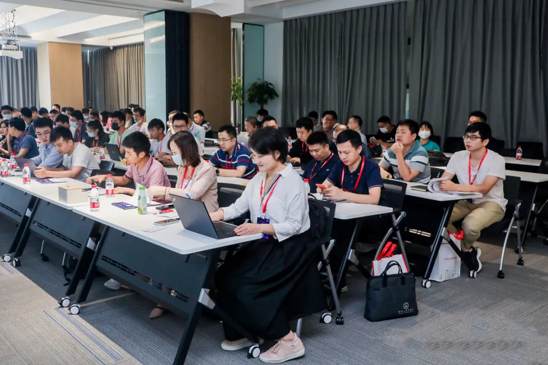 张洋进行主题分享2